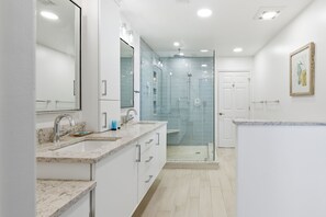 Douche, serviettes fournies