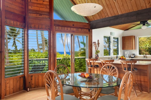 Waiohonu   Lush, tropical foliage, Beachfront Home