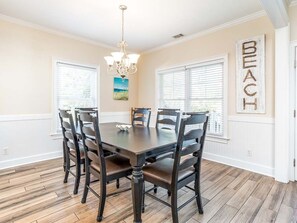 Dining - Lazy Dayz | Pet Friendly, Great for Large Groups! (Tybee Island)