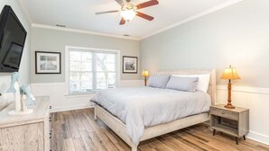 5 bedrooms, iron/ironing board, internet, bed sheets - Lazy Dayz | Pet Friendly, Great for Large Groups! (Tybee Island)