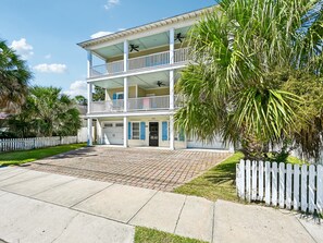 Lazy Dayz | Exterior - Lazy Dayz | Pet Friendly, Great for Large Groups! (Tybee Island)