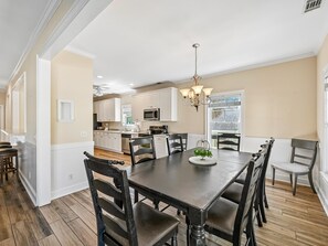Dining + Kitchen - Lazy Dayz | Pet Friendly, Great for Large Groups! (Tybee Island)