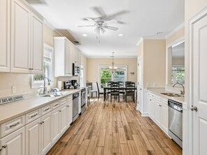 Full Kitchen w. Stainless Steel Appliances - Lazy Dayz | Pet Friendly, Great for Large Groups! (Tybee Island)