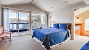 4 bedrooms, iron/ironing board, internet - Heron Way:"You will be "Wowed!" by this Property" (branchport)