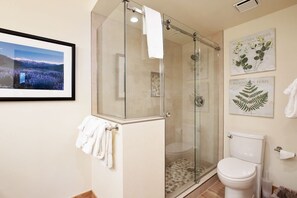 Bathtub, hair dryer, towels - Columbine Pad- A Few Steps to Ski Lifts / Main St! (Breckenridge)