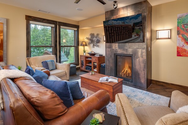 Smart TV, fireplace, DVD player