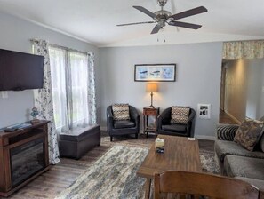 Smart-TV, peis og bøker