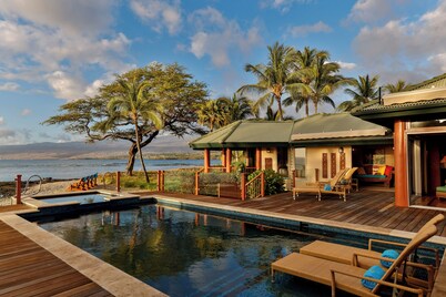 Beach Front w/heated salt water pool and hot tub