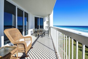 Outdoor dining - Luxurious tropical beachfront condo w/private balcony! 🌴 (Destin)