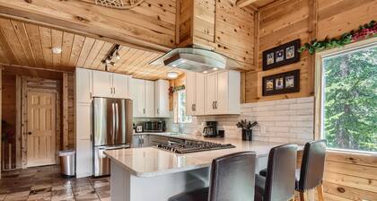 Classic Colorado Mountain Cabin, Hot Tub, metsäinen asetus - Gasthaus Breck SkyRunilta