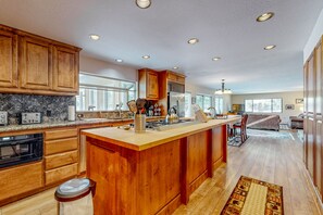 冰箱、微波炉、烤箱、炉灶