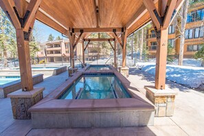 Een verwarmd zwembad