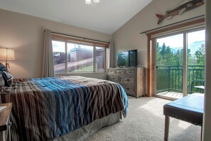 3 slaapkamers, een strijkplank/strijkijzer, internet, beddengoed