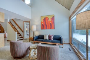 TV, peis, DVD-spiller og stereoanlegg