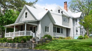 Exterior - Aurora Escape: "Spectacular Design Awaits You!" (Aurora)