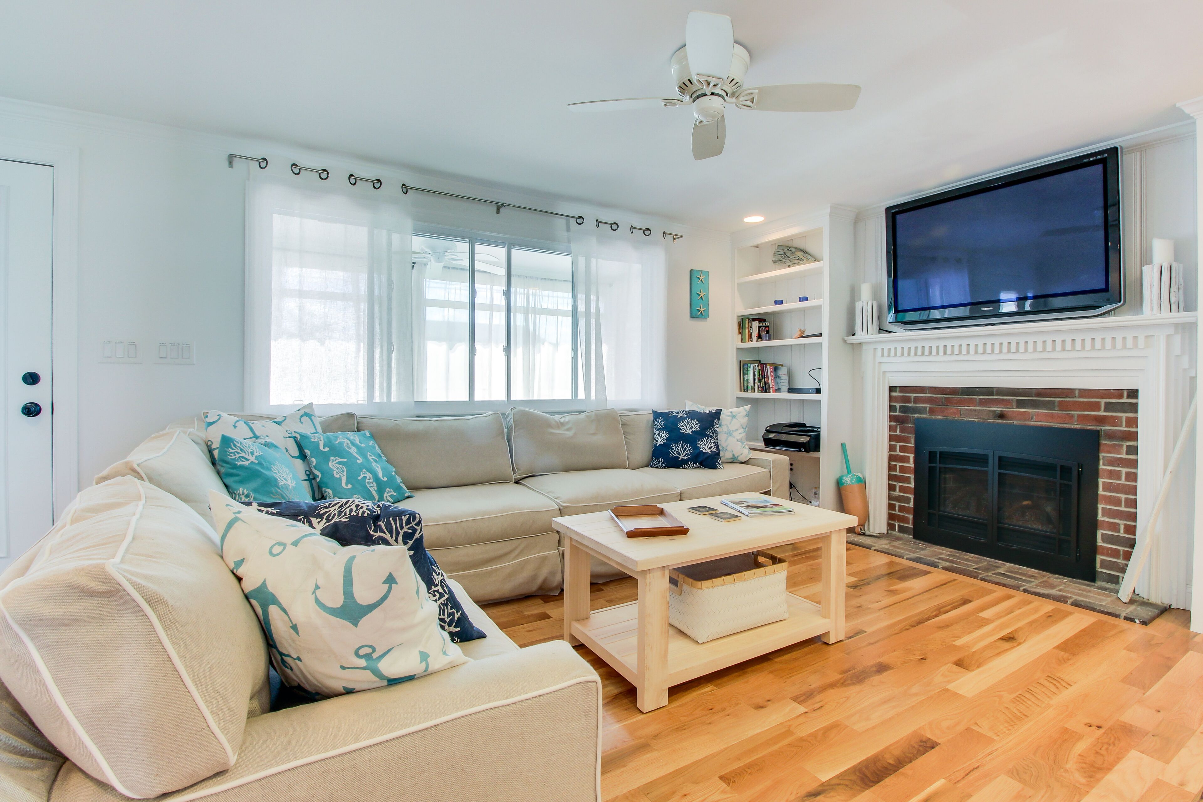Cottage Charm with All The Updates - Close to the Beach