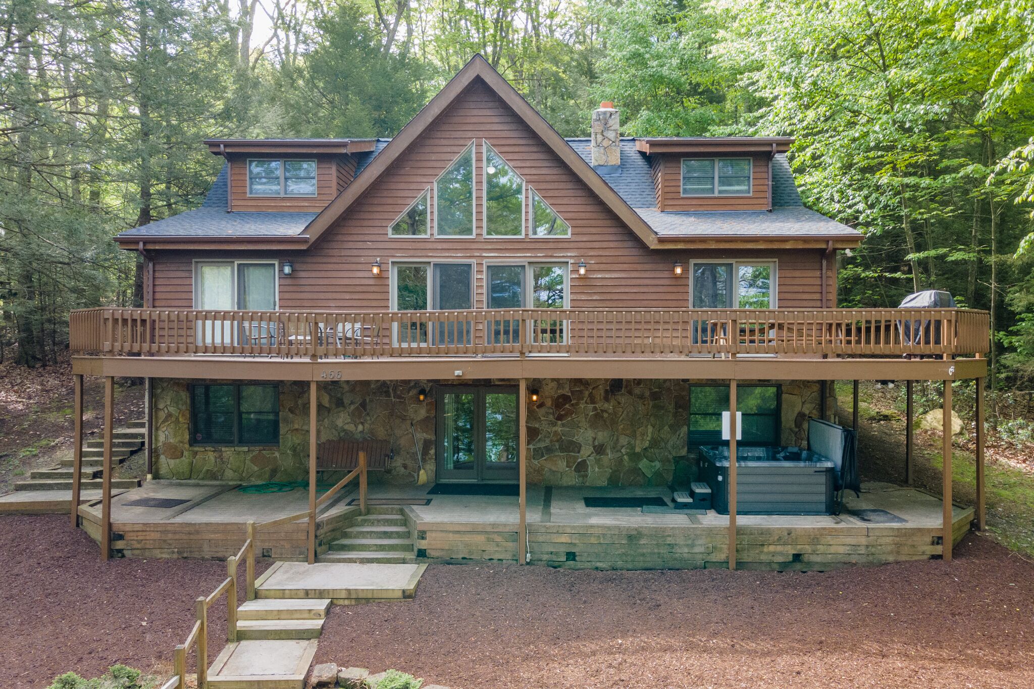 Stonegate: Split Lakefront, Dogs Welcome, Private Dock, Hot Tub!