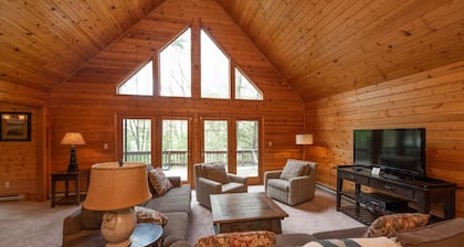 Stonegate: Split Lakefront, Dogs Welcome, Private Dock, Hot Tub!