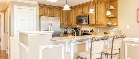 Réfrigérateur, micro-ondes, plaque de cuisson, lave-vaisselle