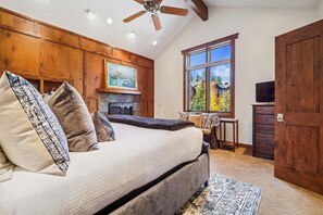 5 bedrooms, desk, iron/ironing board, free WiFi