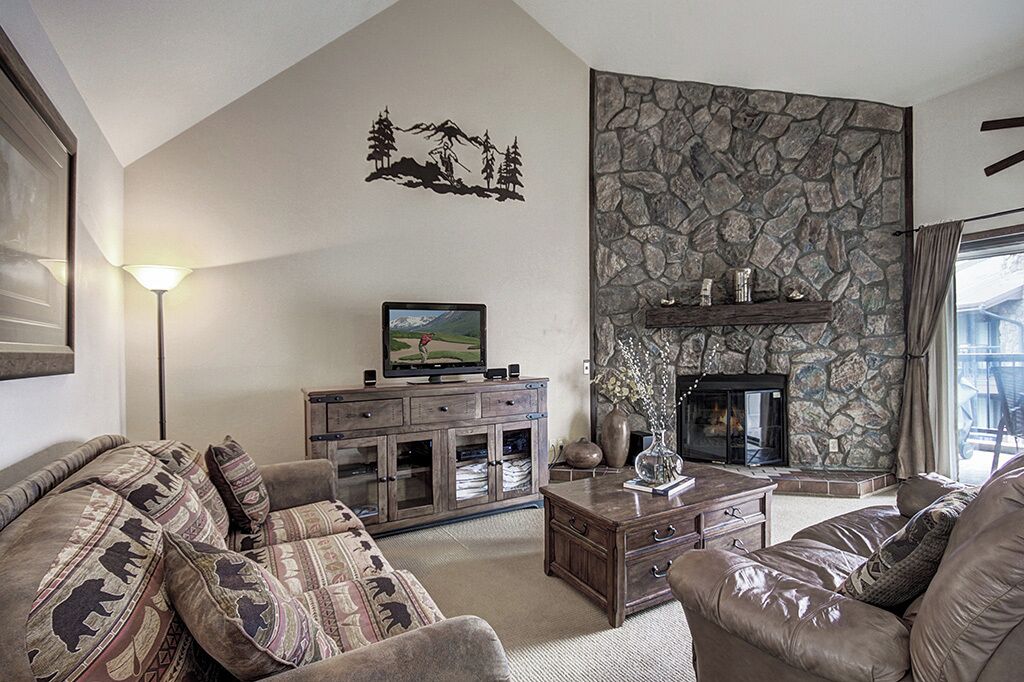 TV, lareira, DVD player