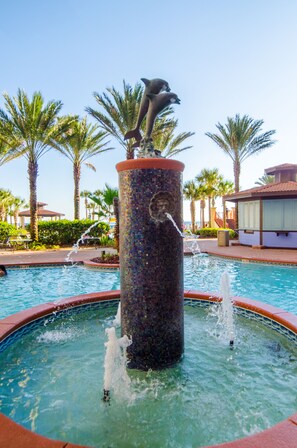 Una piscina techada, una piscina climatizada