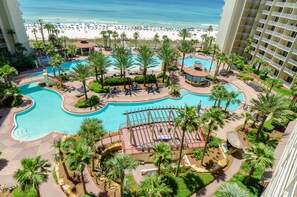 Una piscina techada, una piscina climatizada