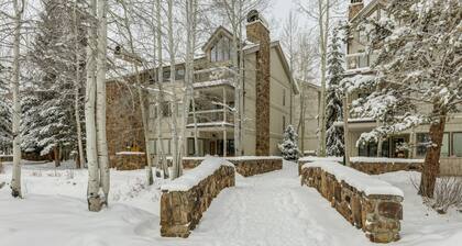 Tilava huoneisto, jossa on moderni sisustus, gourmet-keittiö, lähellä hissiä, ilmainen WiFi