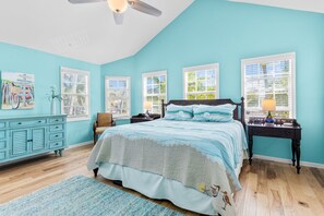 2 bedrooms, iron/ironing board, WiFi, bed sheets - Elegant home with with patio & community pool - walk to beaches & Duval Street (Key West)