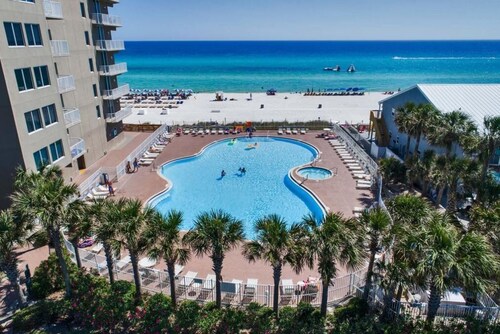 2 Masters w/ Gulf View on1st Floor w/ Free Beach Chairs & Golf Everyday!