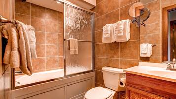 Combined shower/tub, hair dryer, towels