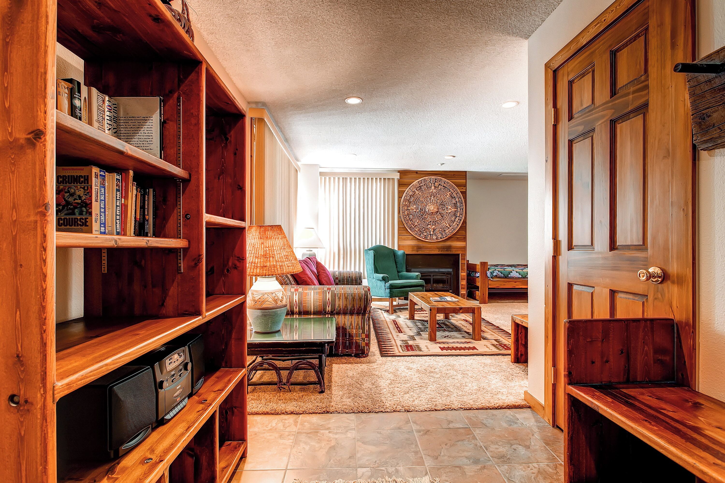 Televisión y chimenea 