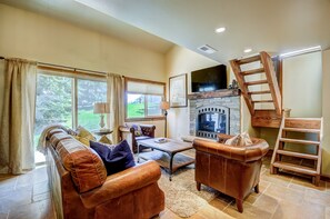 Télévision, cheminée