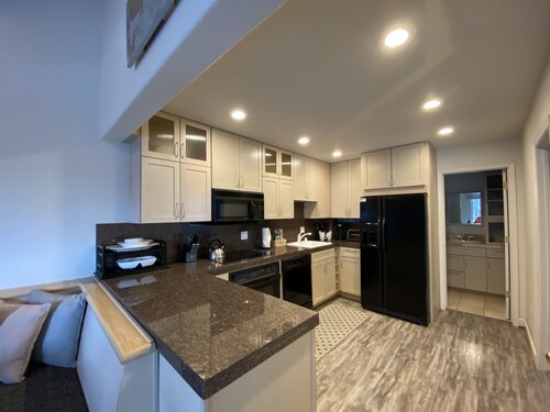 Cozy 3 bedroom town home close to Heavenly, Private Hot Tub (SL223A)