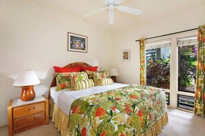 1 bedroom, iron/ironing board, WiFi, bed sheets - Manualoha 802 Steps to Beach By Suite Paradise (Koloa)