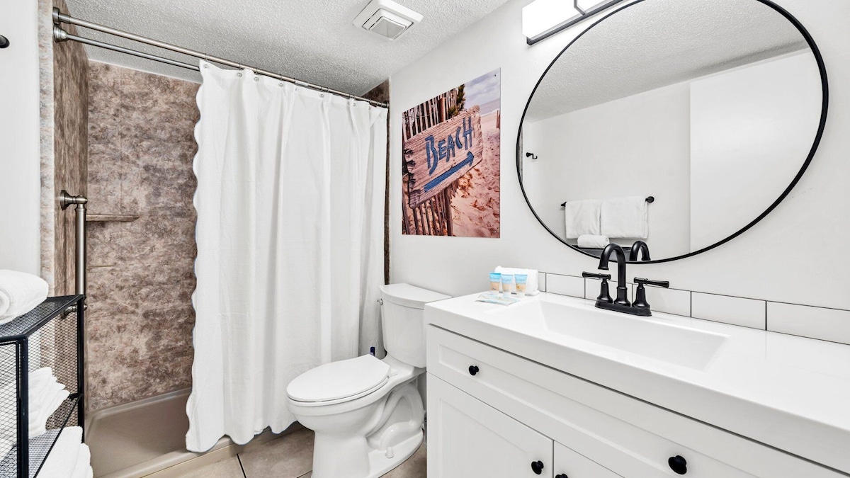 Photo 9 of Beach Service Included! Pet Friendly! CLM 7B!