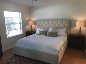 2 bedrooms, iron/ironing board, free WiFi, bed sheets - Amazing Location & Beautiful home with Golf Cart, BBQ & WiFi included! (The Villages)