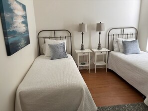 2 bedrooms, iron/ironing board, free WiFi, bed sheets