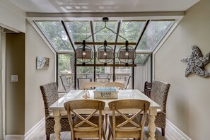 Dining - 189 Beachwalk - Located in Shipyard Plantation and a quick walk to the ocean. (Hilton Head Island)