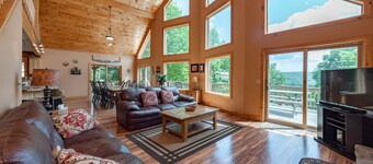 Hidden Retreat w/ Hot Tub & Scenic Views