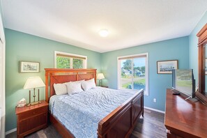 4 bedrooms, iron/ironing board, free WiFi, bed sheets