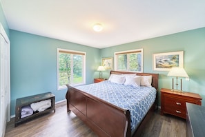 4 bedrooms, iron/ironing board, travel cot, free WiFi