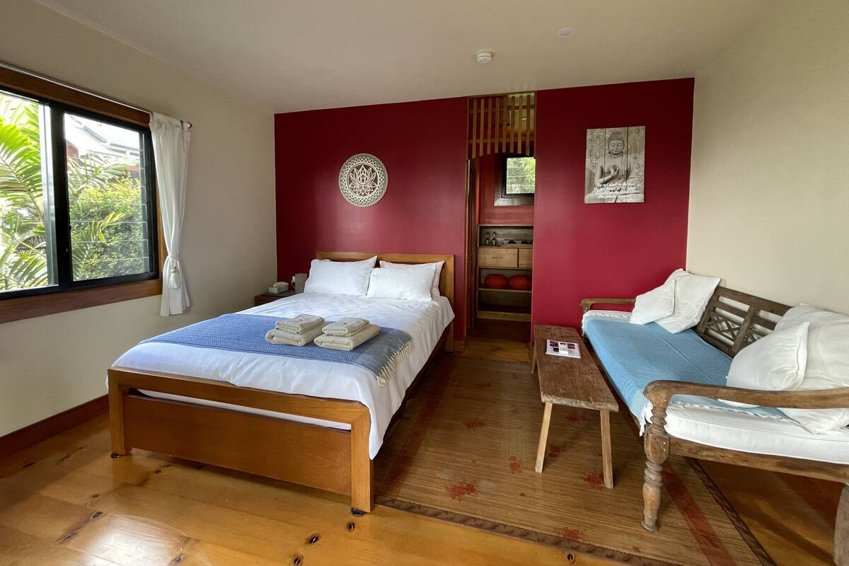 1 bedroom, premium bedding, individually decorated