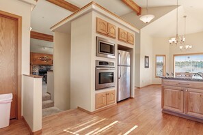 Fridge, microwave, oven, stovetop - Spacious home only 1 block from beach & across the street from horseback riding (Bandon)