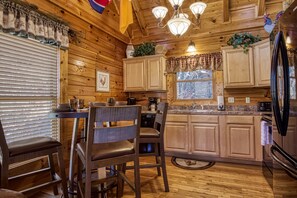 Dining - Pigeon Forge | Pet Friendly | Mountain Views | Hot Tub | Fireplace | WiFi (Pigeon Forge)