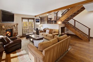 Smart TV, fireplace - Airy Townhome in Vail w/ Beautiful Views, Modern Decor, Short Drive to Slopes (Vail)