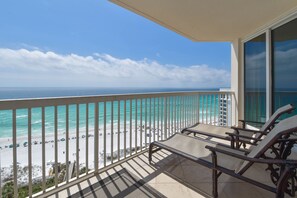 Property grounds - Spacious 3-bed, 3-bath beachfront condo w/private balcony! (Destin)