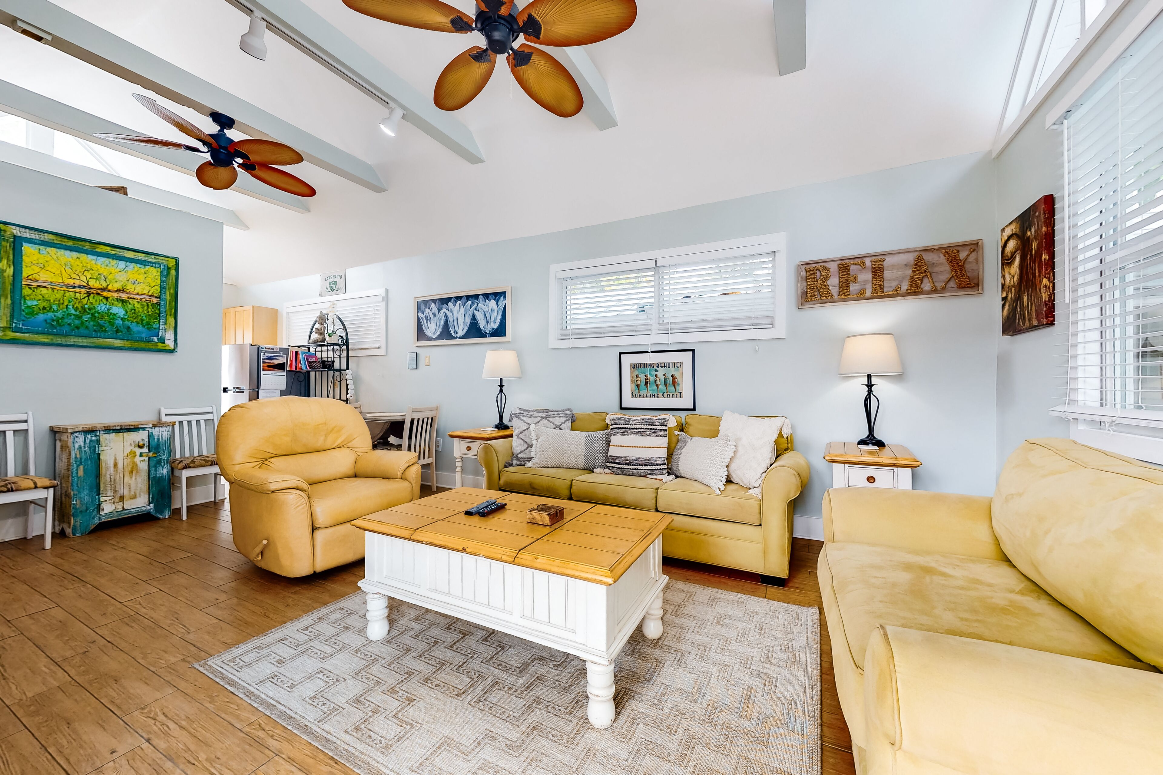 Sunny condo with pool, lovely deck, central AC & washer/dryer - central location