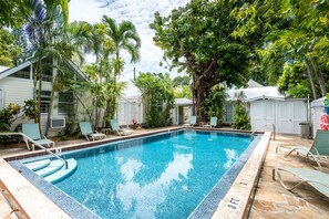 Pool - Sunny condo with pool, lovely deck, central AC & washer/dryer - central location (Key West)