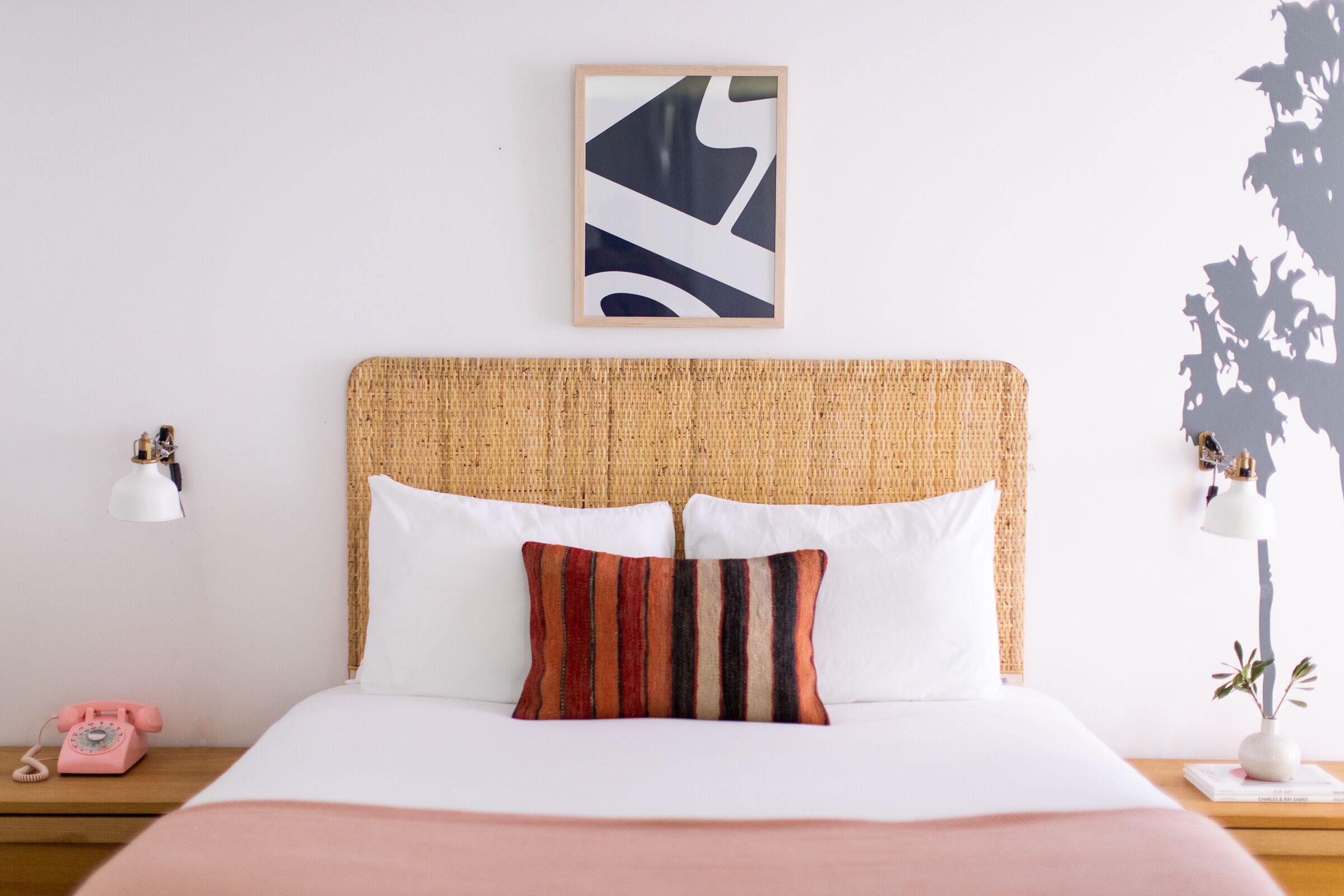 The Wesley Suite 5 by AvantStay | Mid-Century Modern Queen Studio